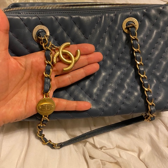 Like new! Vintage Chanel Navy chevron - Picture 6 of 16